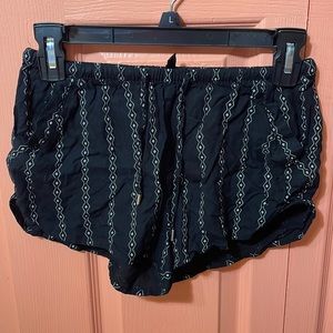 H&M Short Black and White Shorts, Size 2